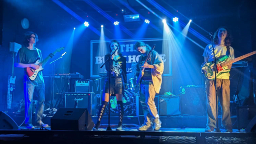 Katalogen band performing on stage