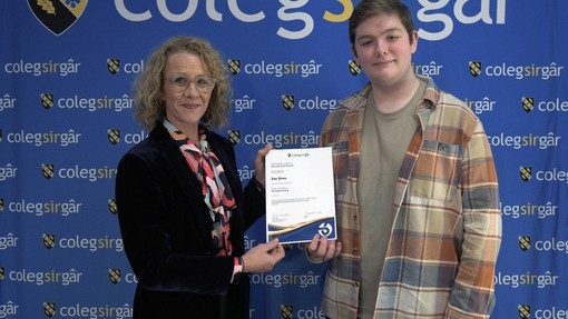 a tutor presenting a student with certificate