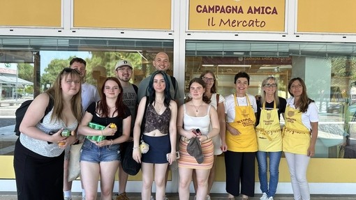 Students outside a small Italian supermarket