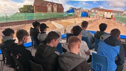 Carpentry students in an immersive digital classroom