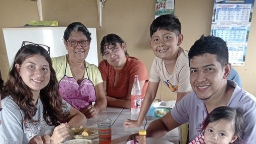 Hannah with her Costa Rican family round a table