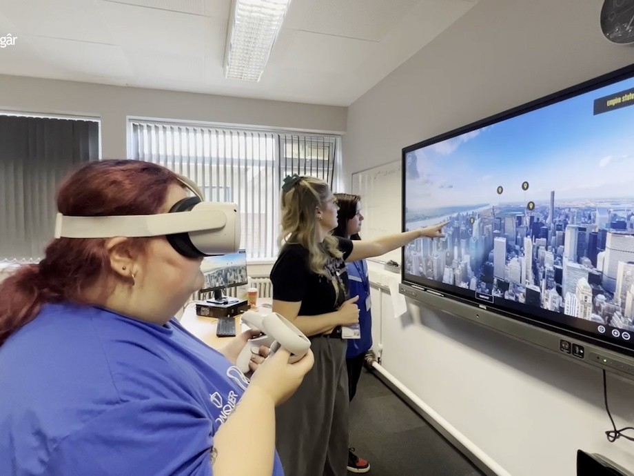A student uses virtual reality goggles. 