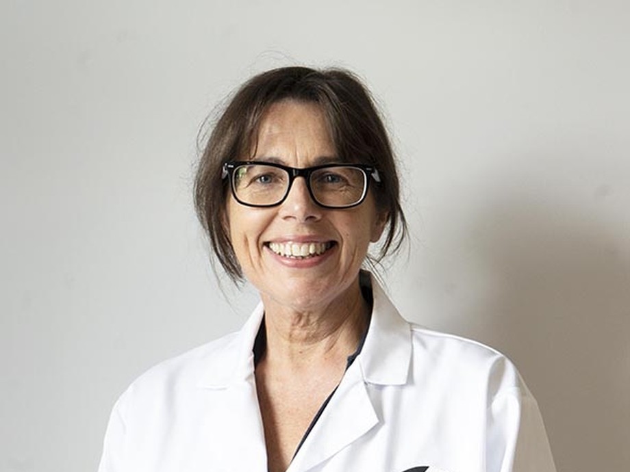 Susan Ford in a white lab coat with the Sir Gar 6 logo on it