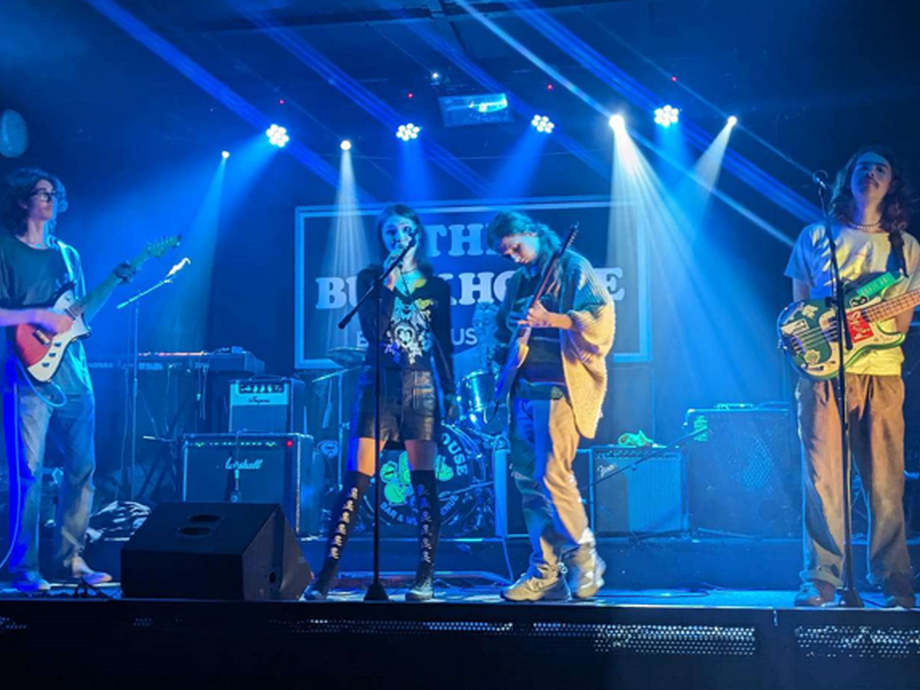 Katalogen band performing on stage