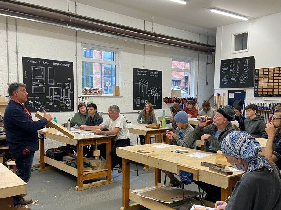 Crafts workshop picture 1