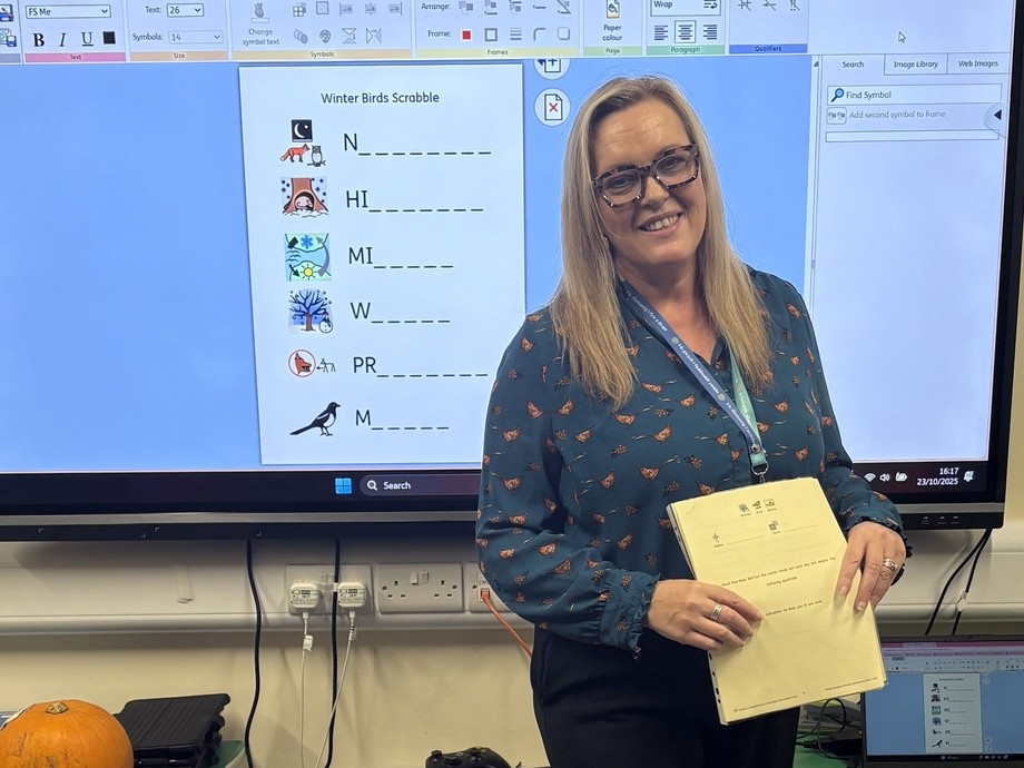 Val Morse standing in front of a screen (Elidyr staff member and former Coleg Sir Gar PGCE student)