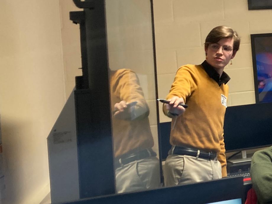 Ricardo pointing at the presentation 