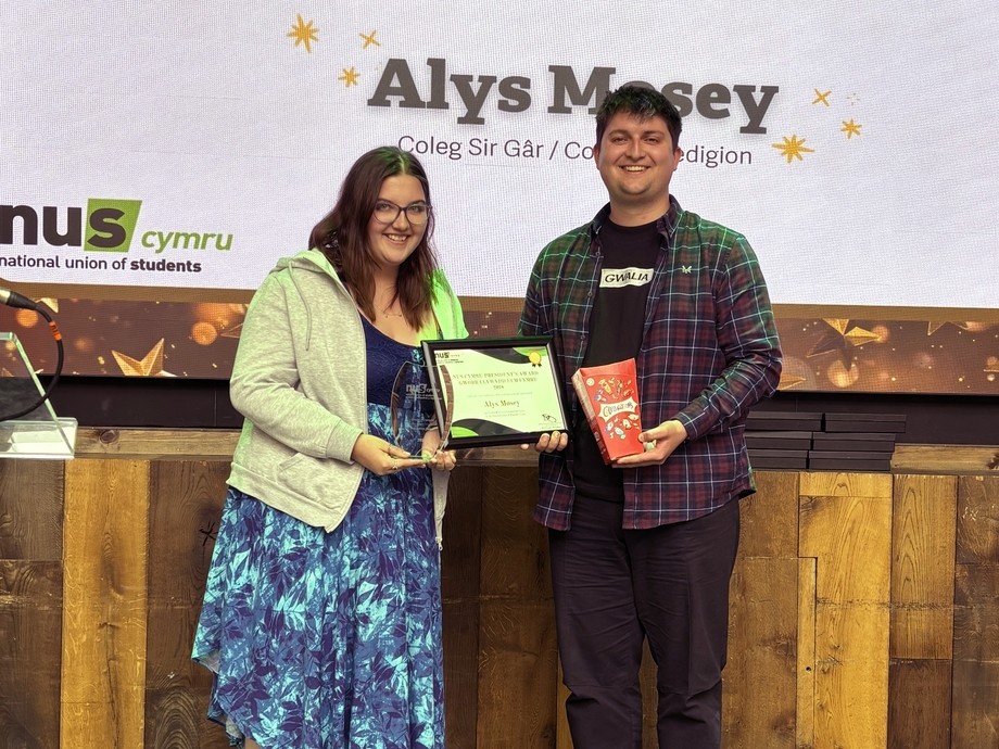 Alys receiving her award from a NUS rep 