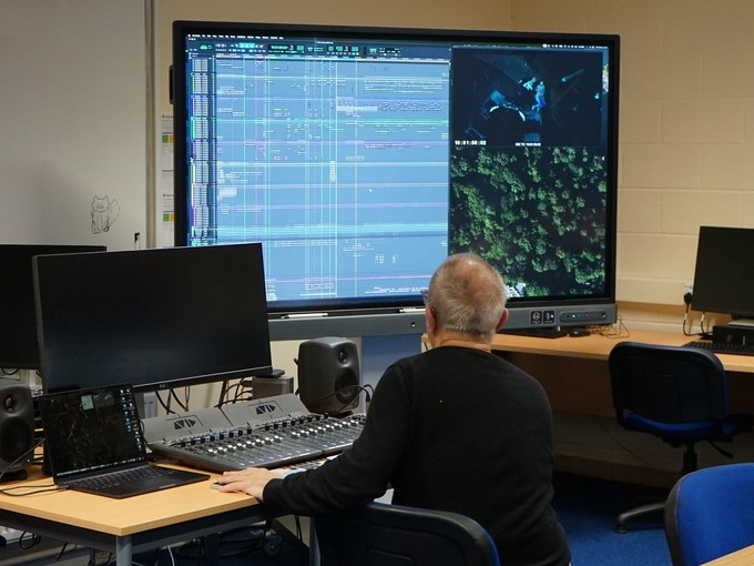 Simon shows some technological devices on a big screen such as sound nodes