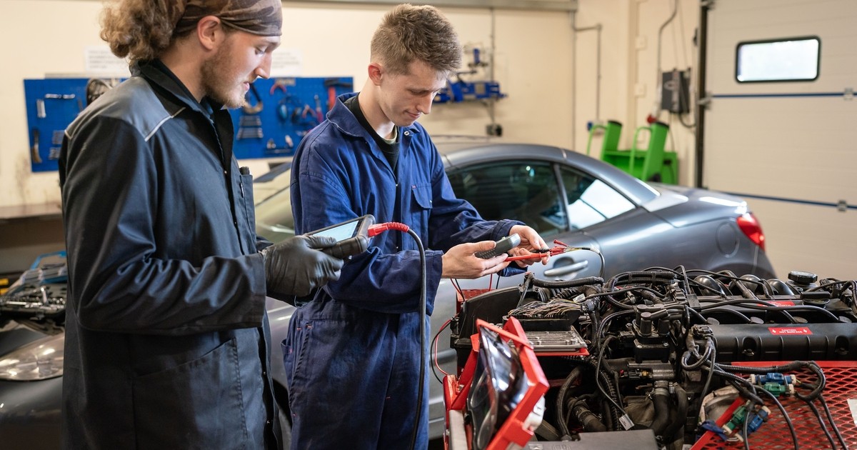 Light Vehicle Maintenance & Repair Diploma Level 1 | Coleg Sir Gâr