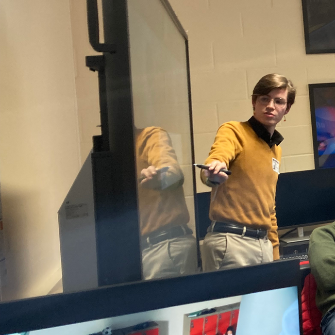 Ricardo pointing at the presentation 