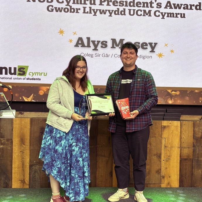 Alys receiving her award from a NUS rep 